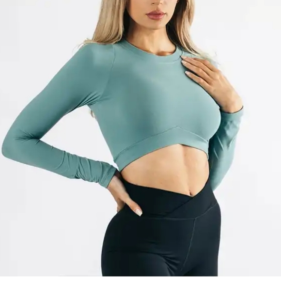 ALPHALETE Long Sleeve Crop top size Small - Picture 1 of 11